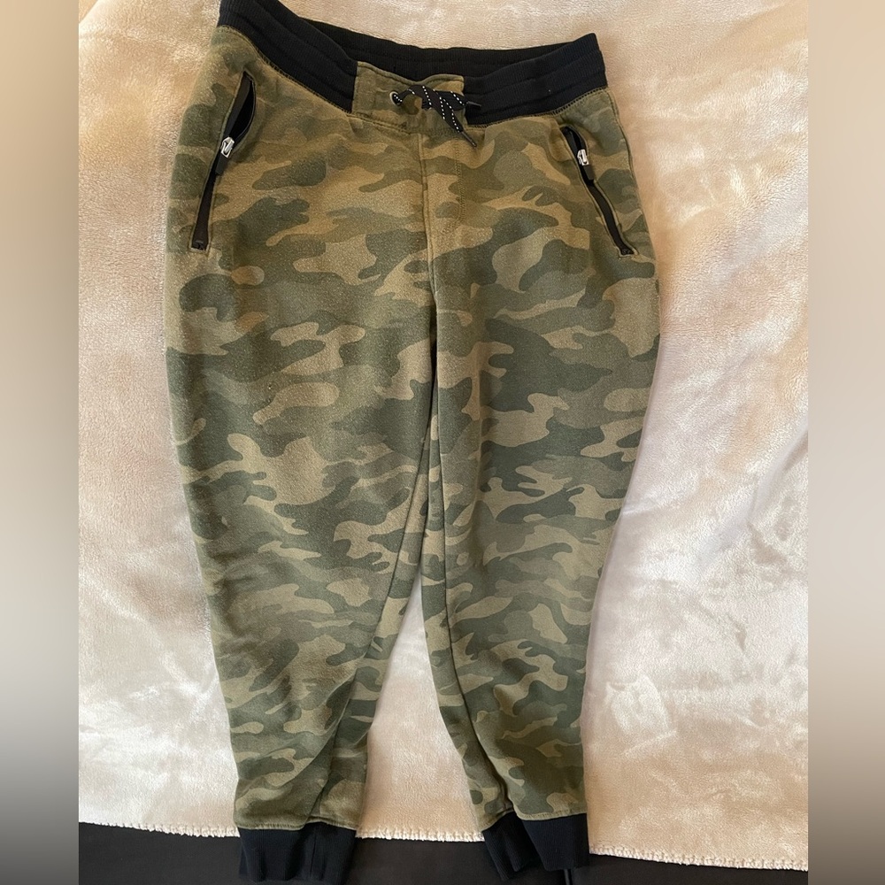 Boys Old Navy camo joggers